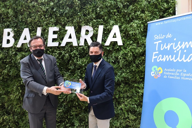 Baleària recibe el Sello de Turismo Familiar