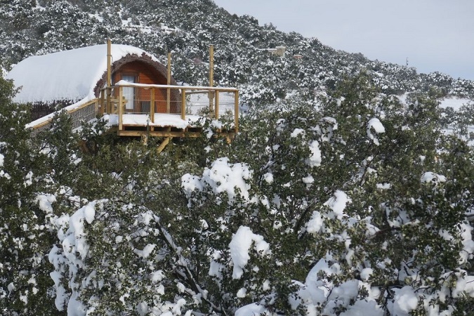 Cabañas en los árboles bajo una nevada de 45 cm. en Monte Holiday Ecoturismo