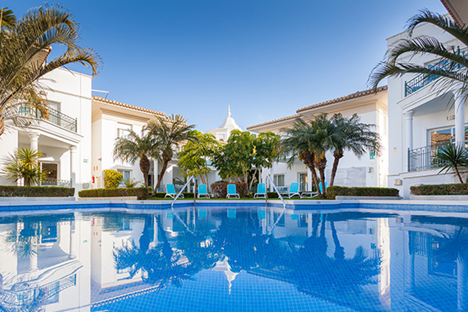 Disfruta del sol y el mar, en apartamentos Marina Turquesa 