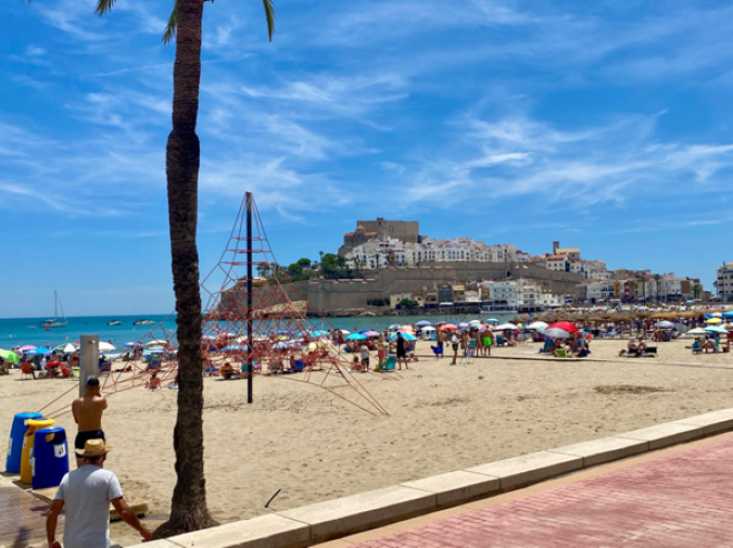Peñíscola renueva la Bandera Azul en su Playa Norte 