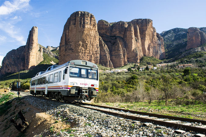 Tren panorámico y senderismo familiar en la Hoya de Huesca