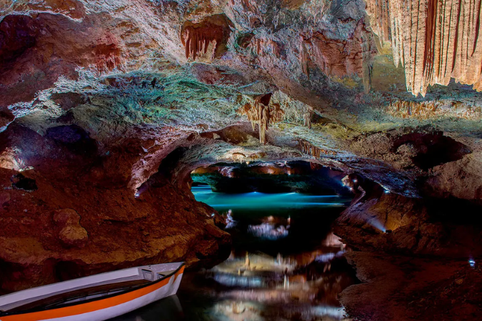 Una excursión bajo tierra para toda la familia en las Coves de Sant Josep